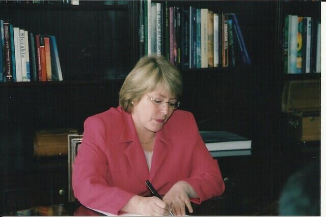 2002. Minister of Defense, Michelle Bachelet, at the meeting with Olga Weisfeiler and human rights lawyers representing the Weisfeiler case.