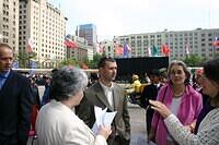 2004. Delivery to La Moneda of an open letter to President Lagos calling for investigation into Colonia Dignidad.